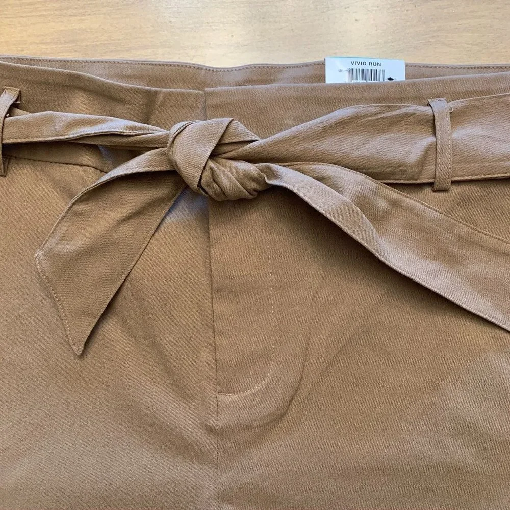 NWT INC International Concept Vivid Run Short Size 16 Tan High Rise